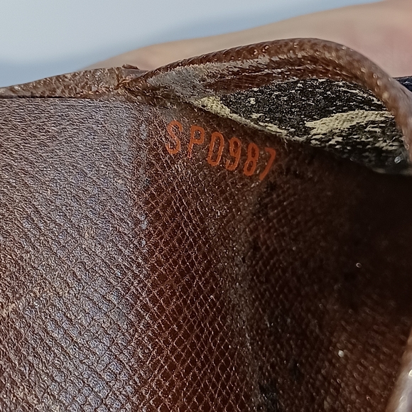Authentic LV Wallet - Picture 6 of 10